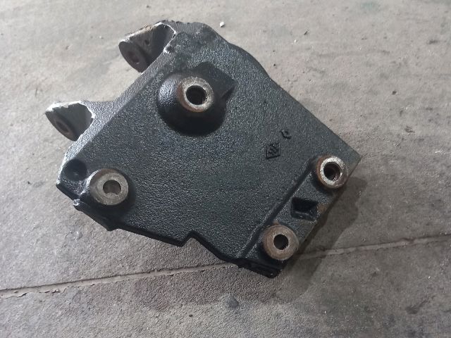 bontott RENAULT MASTER Jobb első Féltengely Tartó