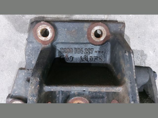 bontott RENAULT MASTER Jobb első Féltengely Tartó