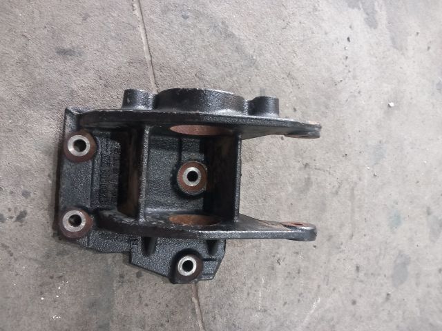 bontott RENAULT MASTER Jobb első Féltengely Tartó