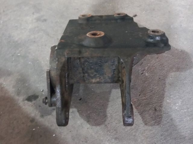 bontott RENAULT MASTER Jobb első Féltengely Tartó