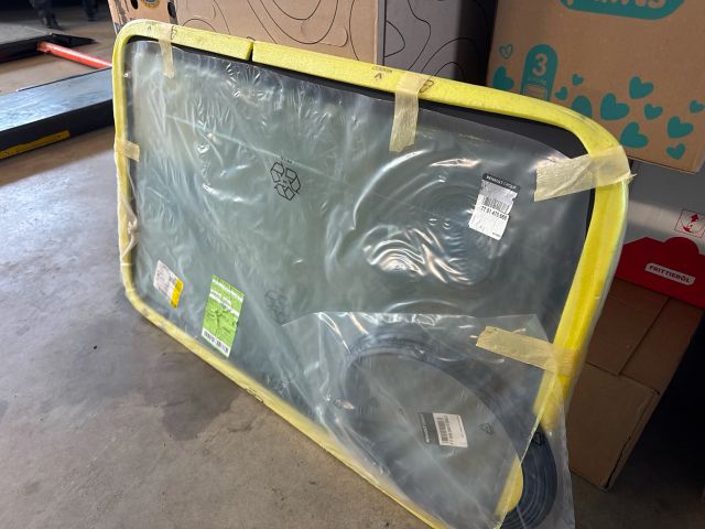 bontott RENAULT MASTER Jobb hátsó Ablak