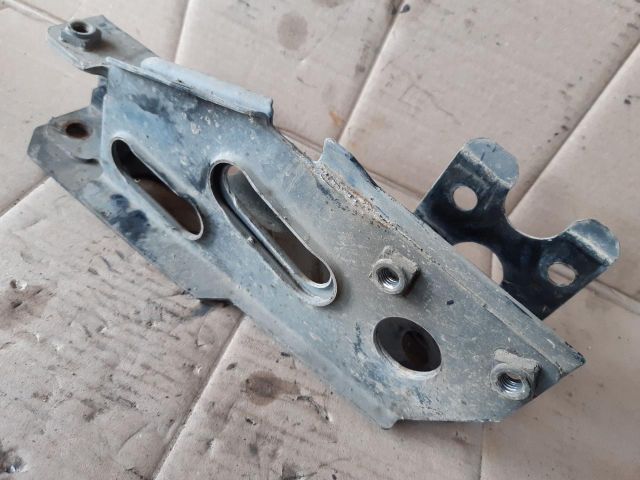 bontott RENAULT MASTER Jobb Lengőkar Tartó