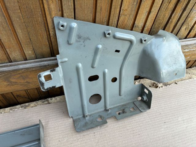 bontott RENAULT MASTER Jobb Sárvédő Oldaltartó