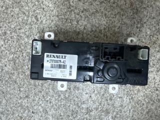 bontott RENAULT MASTER Középkonzol Vezérlő Panel