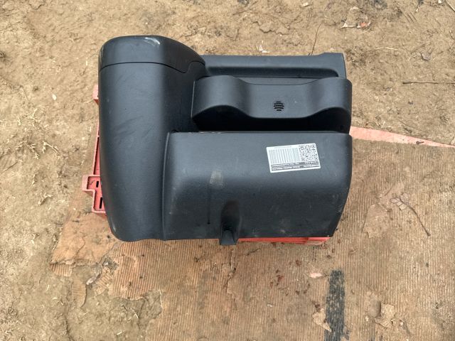 bontott RENAULT MASTER Pohártartó