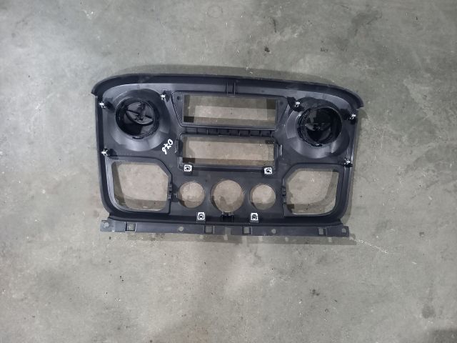 bontott RENAULT MASTER Rádió / CD Keret