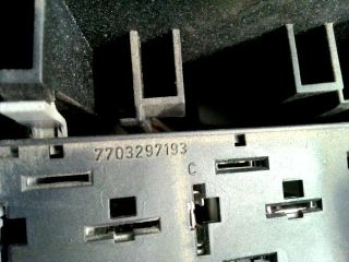 bontott RENAULT MEGANE I Biztosítéktábla Motortér