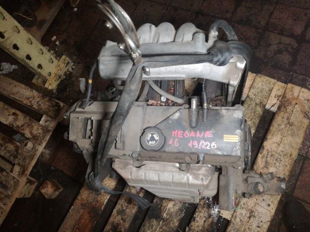 bontott RENAULT MEGANE I Olajbeöntő Sapka