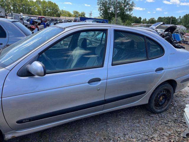 bontott RENAULT MEGANE I Homlokfal (Üres lemez)