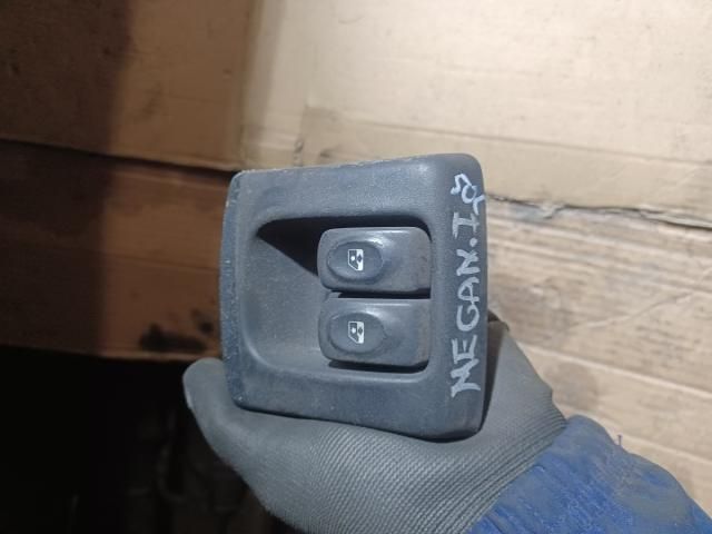 bontott RENAULT MEGANE I Ablakemelő Kapcsoló Négyes / Kettes