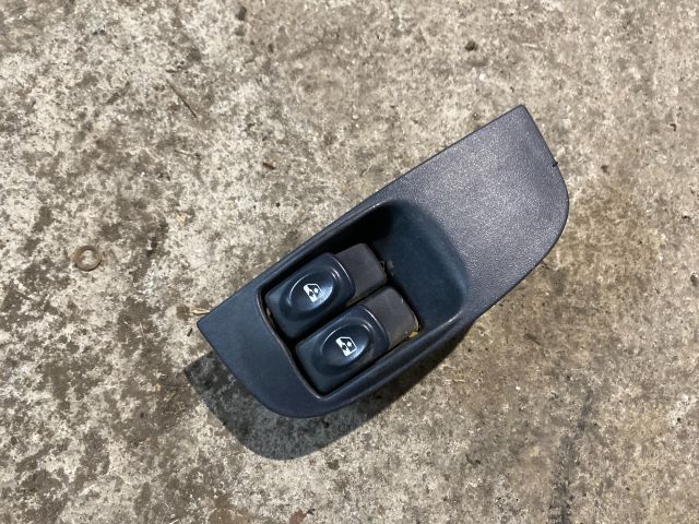 bontott RENAULT MEGANE I Ablakemelő Kapcsoló Négyes / Kettes