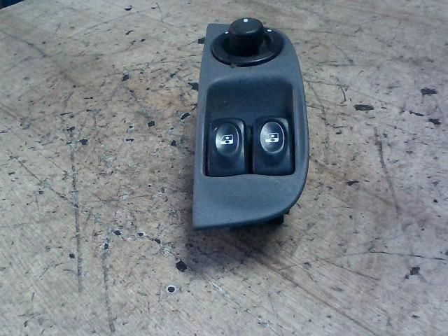 bontott RENAULT MEGANE I Bal első Ablakemelő Kapcsoló