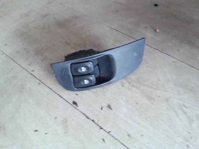 bontott RENAULT MEGANE I Bal első Ablakemelő Kapcsoló