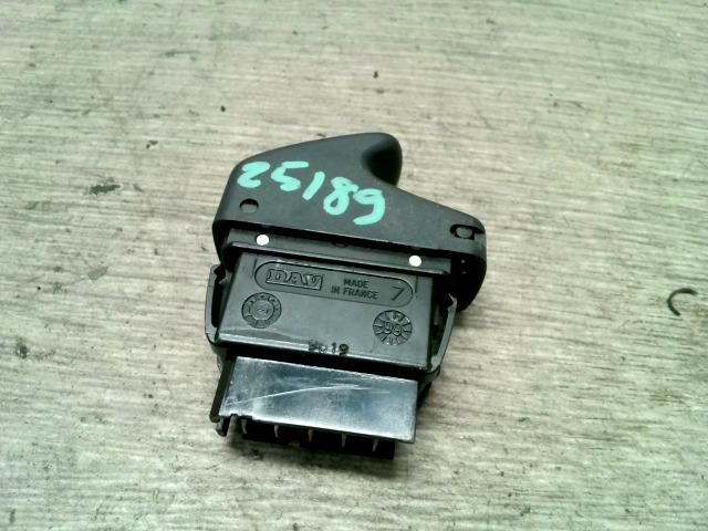 bontott RENAULT MEGANE I Bal hátsó Ablakemelő Kapcsoló