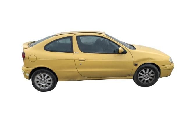 bontott RENAULT MEGANE I Bal hátsó Dobbetét (Kerékjárati, Műanyag)