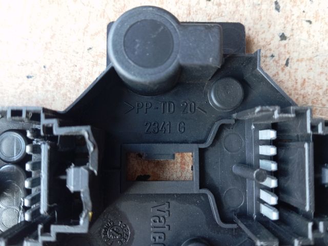 bontott RENAULT MEGANE I Bal Hátsó Lámpa Foglalat