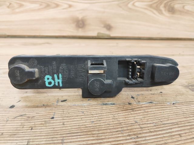 bontott RENAULT MEGANE I Bal Hátsó Lámpa Foglalat