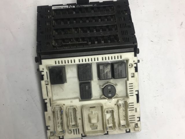 bontott RENAULT MEGANE I Biztosítéktábla Utastér