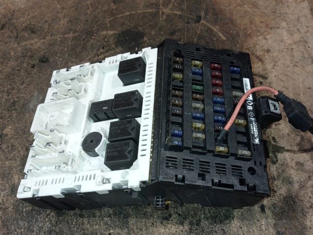 bontott RENAULT MEGANE I Biztosítéktábla Utastér