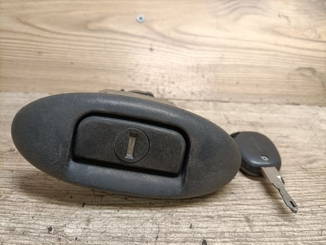 bontott RENAULT MEGANE I Csomagtér Nyitó Kar / Gomb