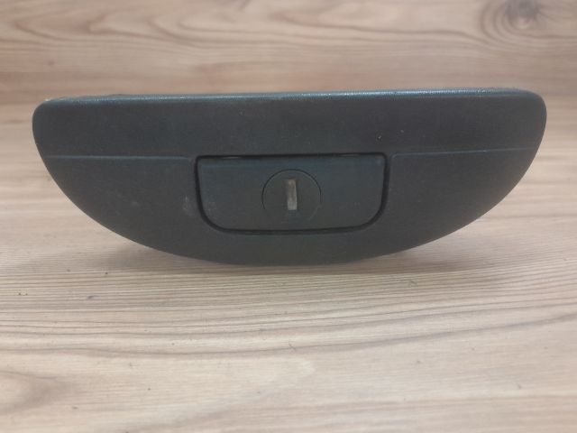 bontott RENAULT MEGANE I Csomagtér Nyitó Kar / Gomb