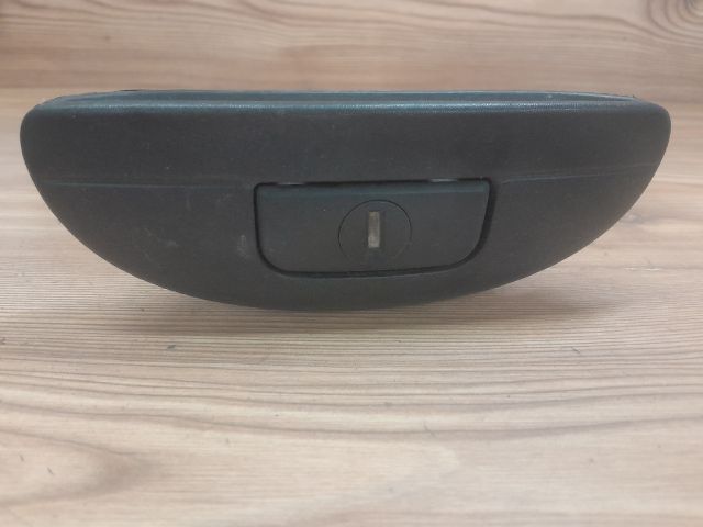 bontott RENAULT MEGANE I Csomagtér Nyitó Kar / Gomb