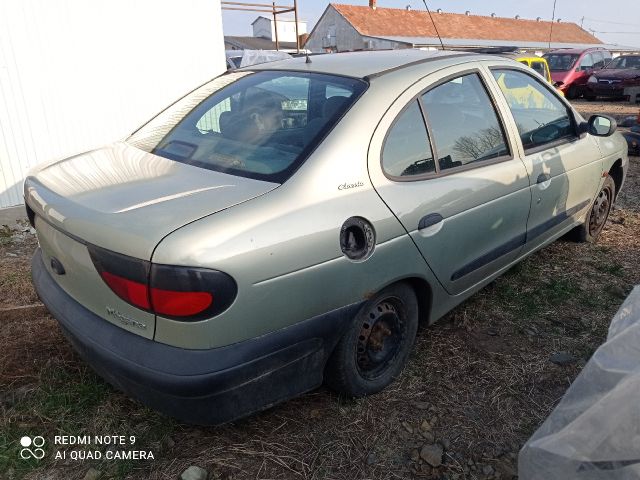 bontott RENAULT MEGANE I Csomagtérajtó Kárpit