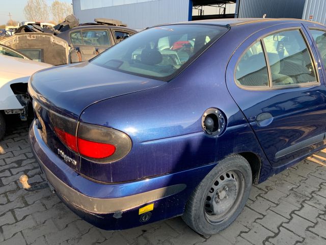 bontott RENAULT MEGANE I Csomagtérajtó (Részeivel)