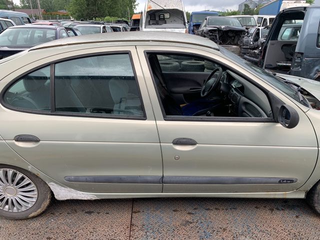 bontott RENAULT MEGANE I Csomagtérajtó (Részeivel)