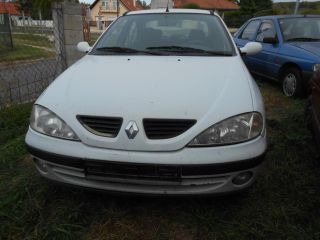 bontott RENAULT MEGANE I Első Embléma