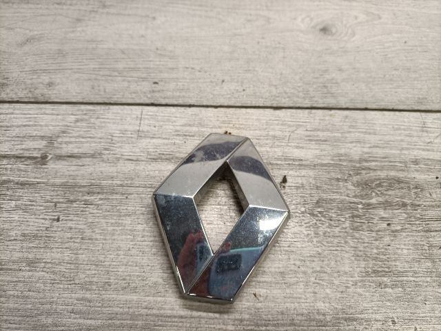 bontott RENAULT MEGANE I Első Embléma