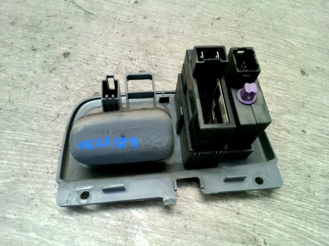 bontott RENAULT MEGANE I Fényszórómagasság Állító Kapcsoló