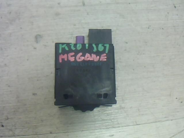 bontott RENAULT MEGANE I Fényszórómagasság Állító Kapcsoló