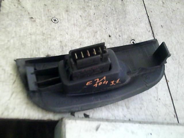 bontott RENAULT MEGANE I Jobb első Ablakemelő Kapcsoló