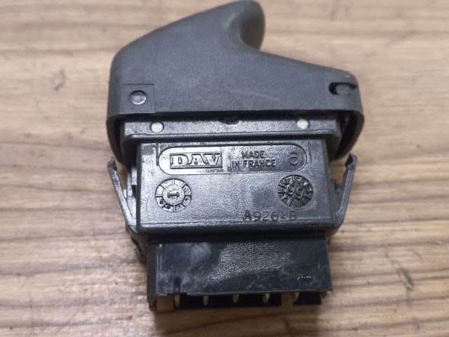 bontott RENAULT MEGANE I Jobb első Ablakemelő Kapcsoló