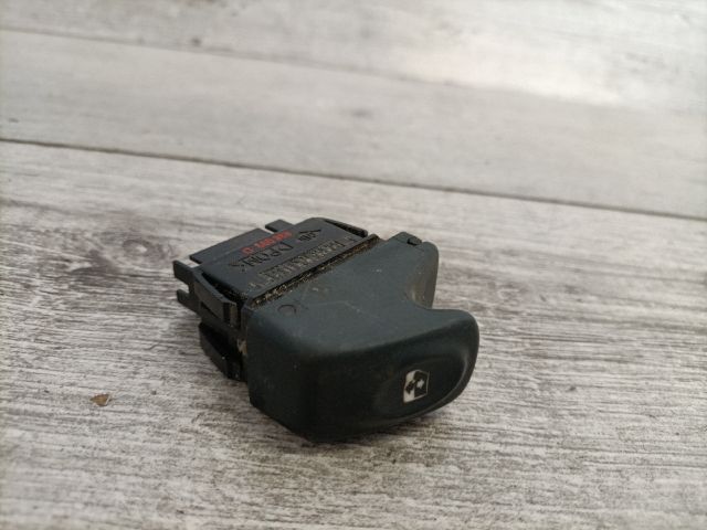 bontott RENAULT MEGANE I Jobb első Ablakemelő Kapcsoló