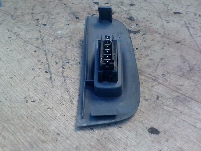 bontott RENAULT MEGANE I Jobb első Ablakemelő Kapcsoló