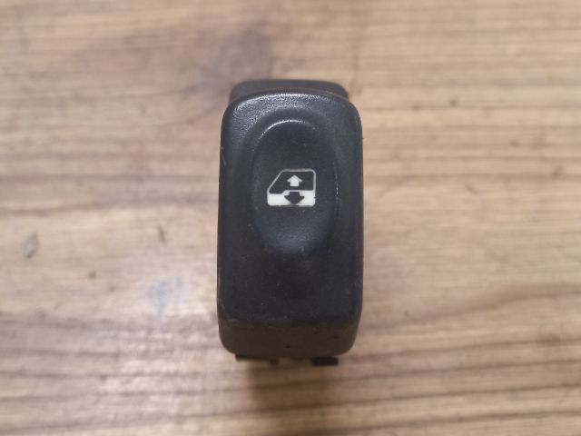 bontott RENAULT MEGANE I Jobb első Ablakemelő Kapcsoló