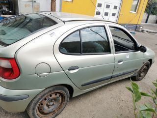 bontott RENAULT MEGANE I Jobb első Dobbetét (Kerékjárati, Műanyag)