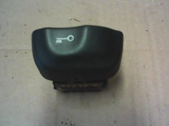 bontott RENAULT MEGANE I Központizár Kapcsoló