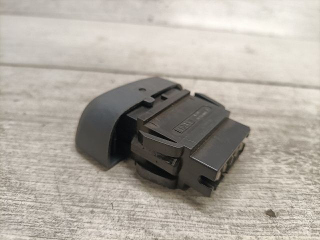 bontott RENAULT MEGANE I Központizár Kapcsoló