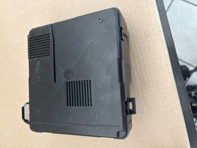 bontott RENAULT MEGANE II Biztosítéktábla Motortér