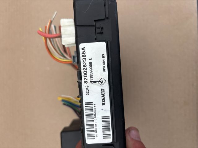 bontott RENAULT MEGANE II Biztosítéktábla Motortér