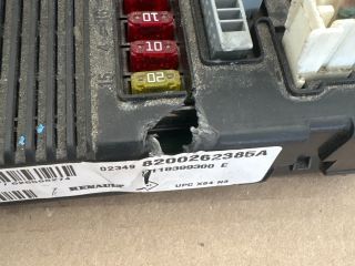 bontott RENAULT MEGANE II Biztosítéktábla Motortér