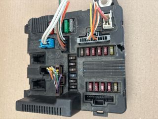 bontott RENAULT MEGANE II Biztosítéktábla Motortér