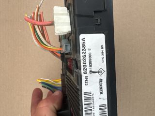 bontott RENAULT MEGANE II Biztosítéktábla Motortér