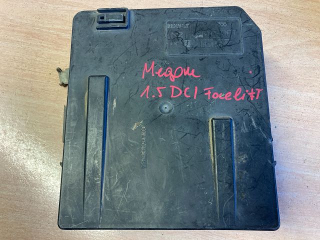 bontott RENAULT MEGANE II Biztosítéktábla Motortér