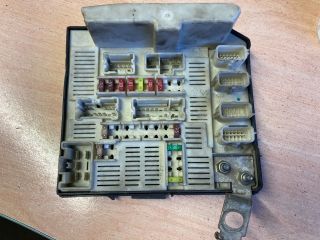 bontott RENAULT MEGANE II Biztosítéktábla Motortér