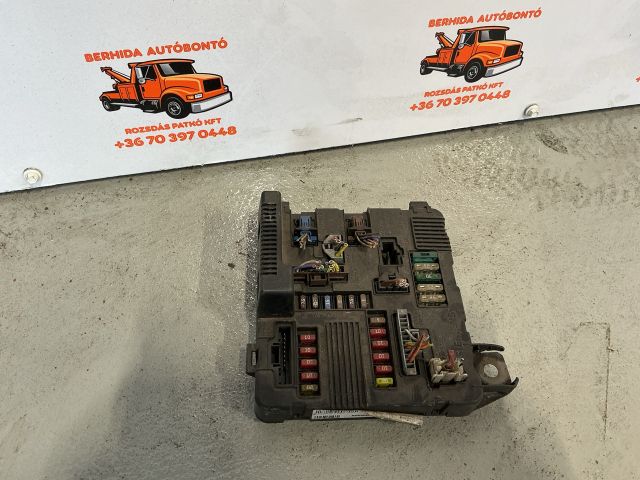bontott RENAULT MEGANE II Biztosítéktábla Motortér