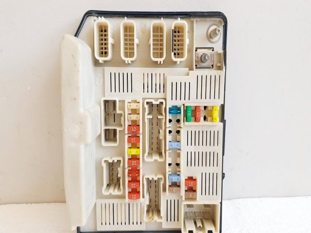 bontott RENAULT MEGANE II Biztosítéktábla Motortér